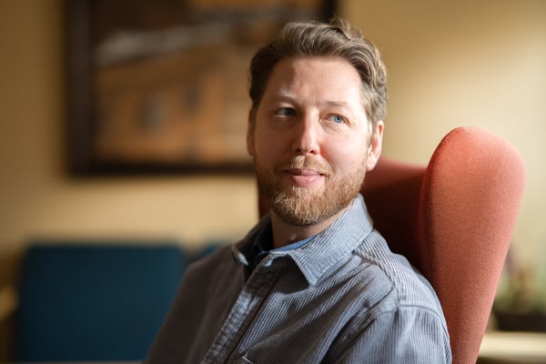 260402_2_0735_Web_Jesper_Update_Colour